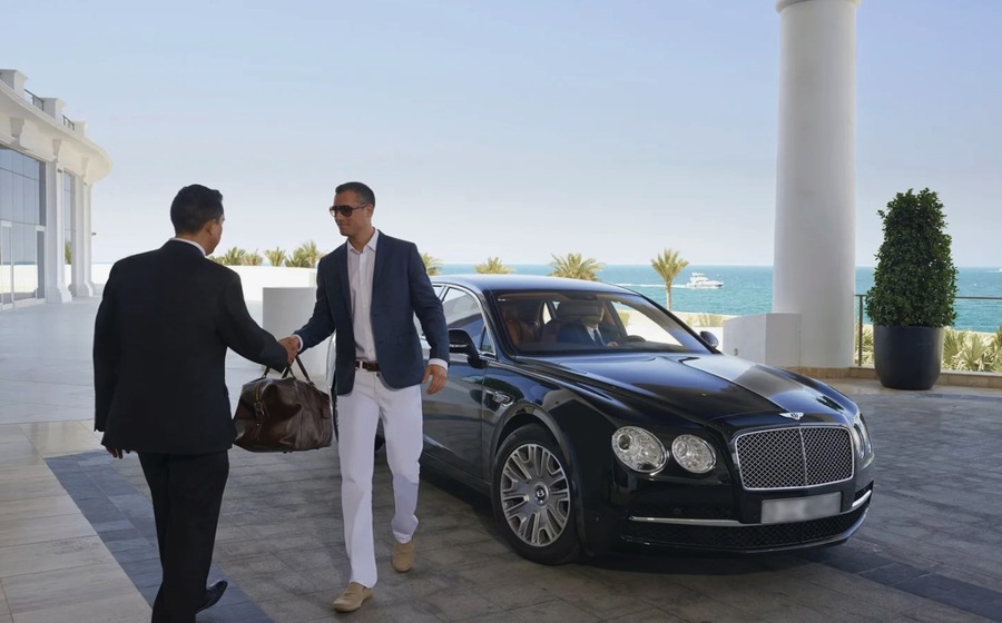 Benefits of Hiring A Chauffeur for Your Trip in Dubai